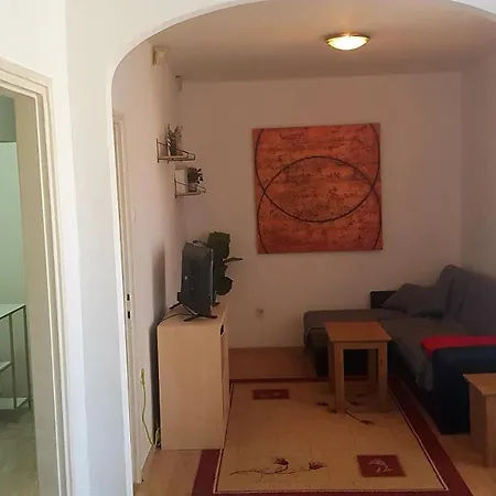 Nina , Old Town Apartment *